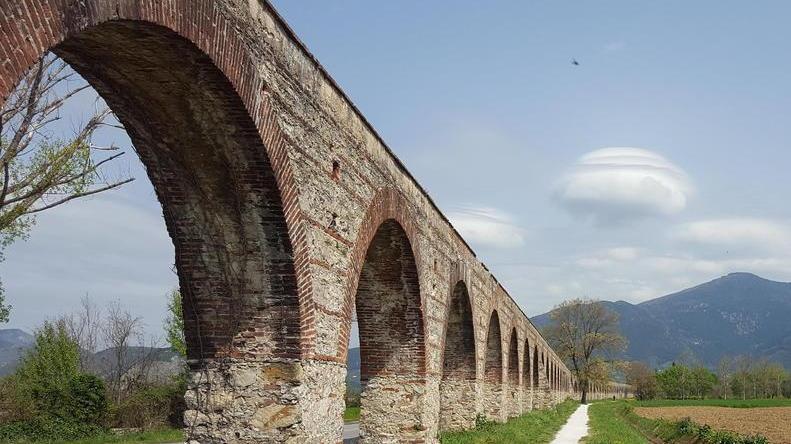 «Giù l’Acquedotto Mediceo per fare la strada». Scoppia la polemica