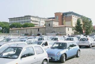 Il parcheggio gratuito da 280 posti riservato al personale ospedaliero
