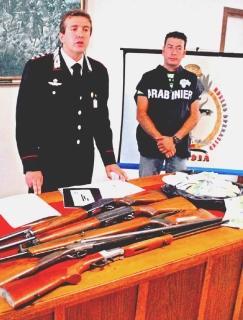 La conferenza stampa dei carabinieri per l’arresto dell’operaio