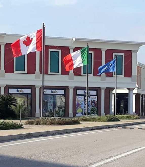All’outlet ora sventola la bandiera canadese. C’è una nuova cordata 