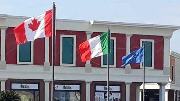 All’outlet ora sventola la bandiera canadese. C’è una nuova cordata