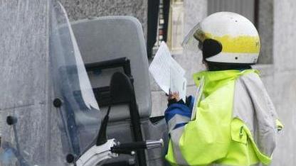 La posta non è gradita e la portalettere finisce in ospedale