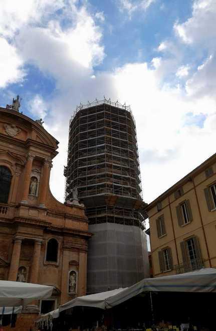 Reggio Emilia, torre di San Prospero ingabbiata: al via i lavori di restauro 