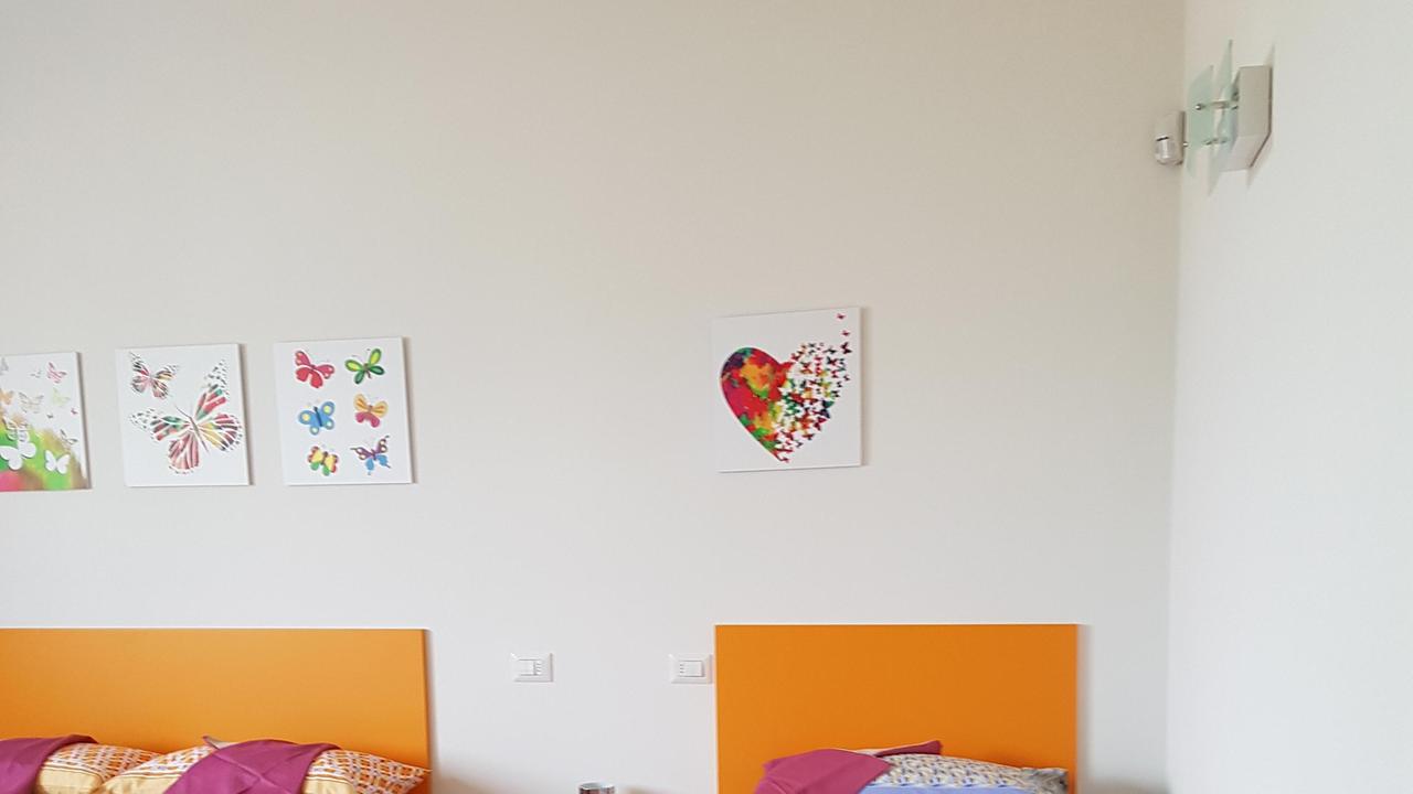 L'interno dell'"Isola dei Girasoli"