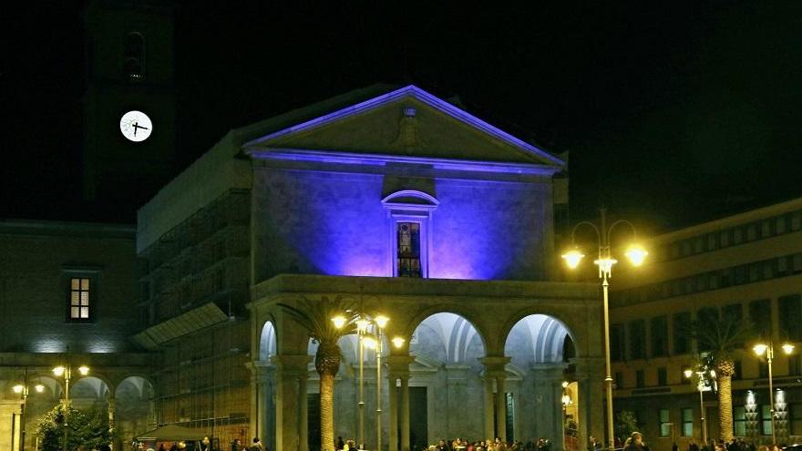 Il duomo di Livorno illuminato di blu in occasione della Giornata mondiale del diabete