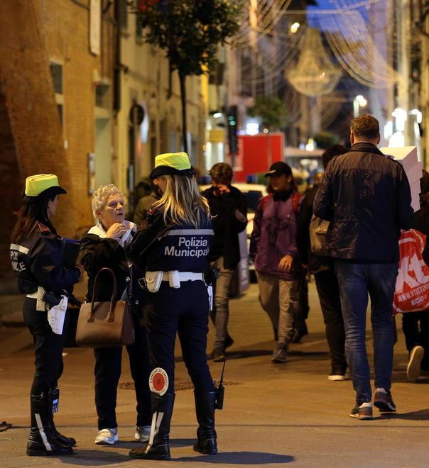 Raccolte segnalazioni e allontanato un mendicante