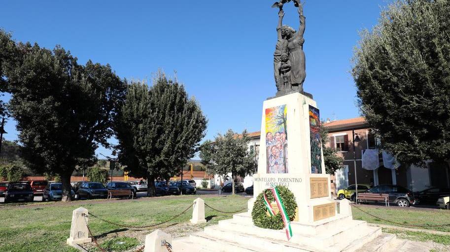 Spariti oltre quaranta nomi dal monumento ai caduti