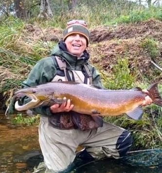 Pesca un salmone lungo oltre un metro Premiato in Scozia 