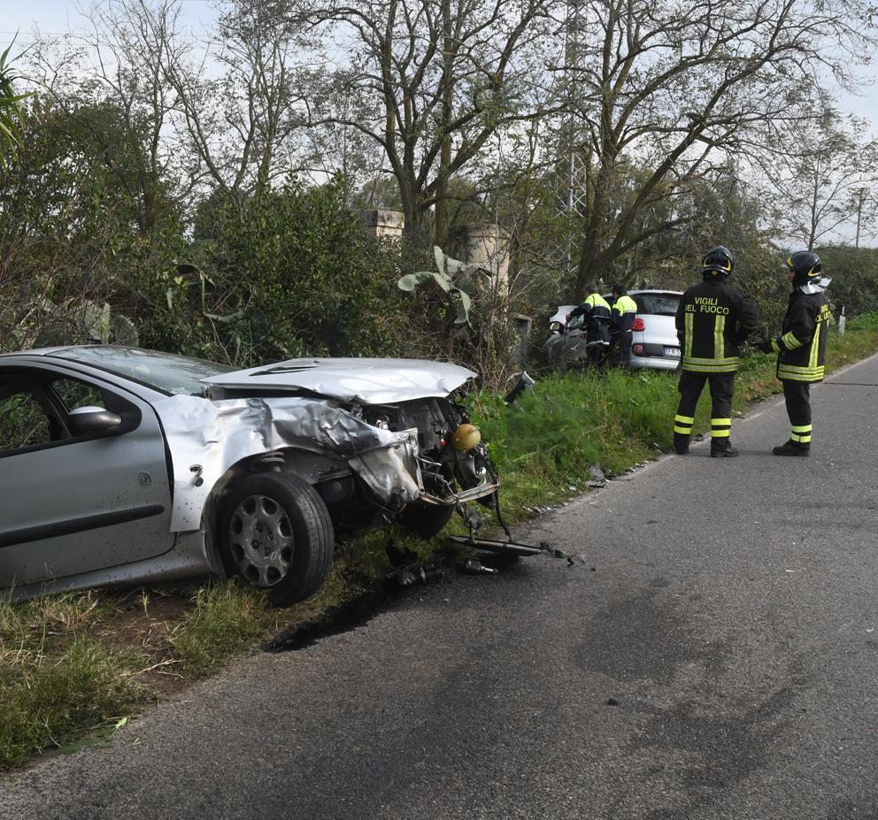Incidente a Fenosu: scontro tra due auto con tre feriti