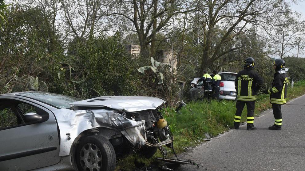 Incidente a Fenosu: scontro tra due auto con tre feriti