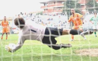 <strong>11 METRI MALEDETTI.</strong> 20’ st Banchelli calcia (anzi appoggia) dagli 11 metri ma Ricci para facilmente «Ho ciabattato - dirà a fine gara - il bomber - Ma sono qui per il bene della Pistoiese non per soldi»