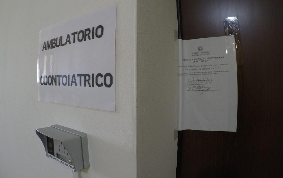 Faceva il dentista ma non aveva la laurea Indagati un odontotecnico e due medici 