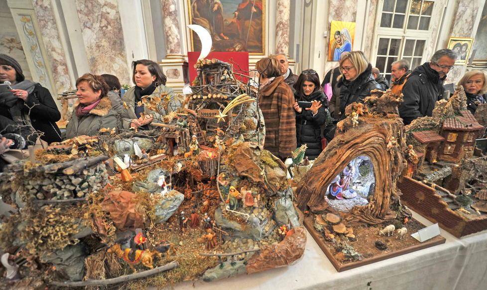 Il Comune replica:«Accuse inaccettabili evento a pagamento e in locali non nostri» 