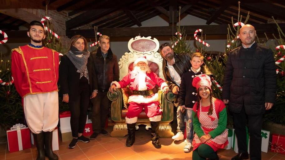Tra elfi e artisti circensi torna lo show del Natale