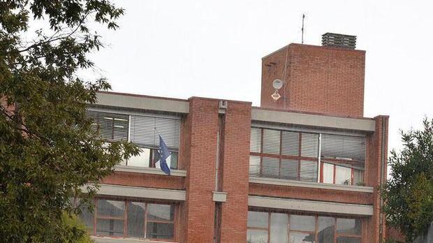 Cattivi odori a scuola, nessun pericolo ma pavimento da rifare