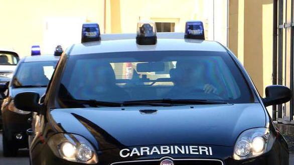 Non saldava il debito: «Ti dò cinque coltellate e ti butto giù dal balcone»