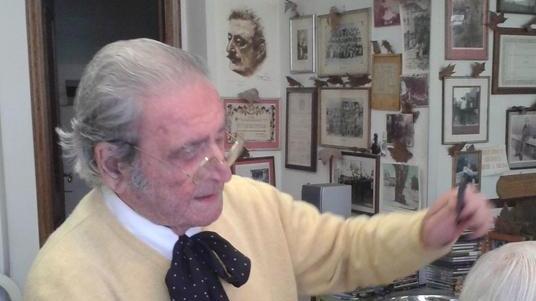 A 90 anni ancora alle prese con phon, rasoi e forbici