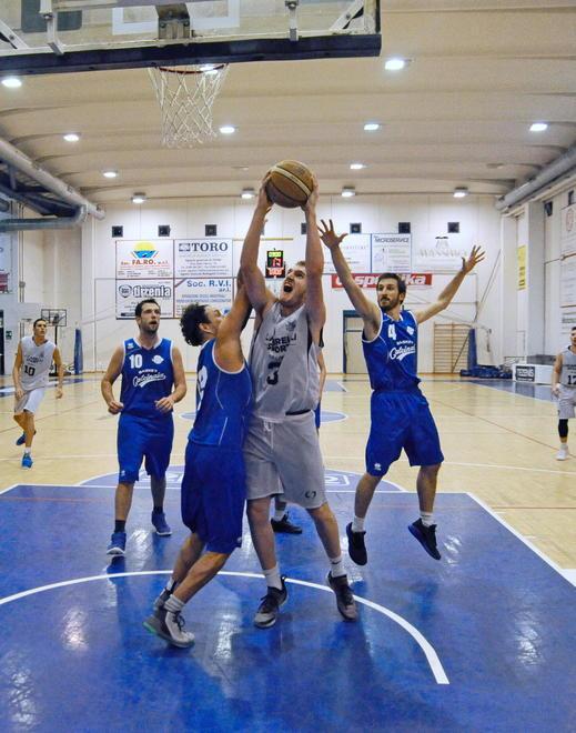 Lucarelli Sport Vicrì caccia ai due punti con il fanalino Vela 