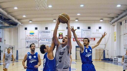 Lucarelli Sport Vicrì caccia ai due punti con il fanalino Vela