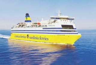 Uno dei traghetti della Corsica Ferries