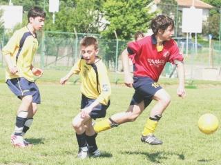 Marzio Cardaropoli e una gra di Giovanissimi del Vernio