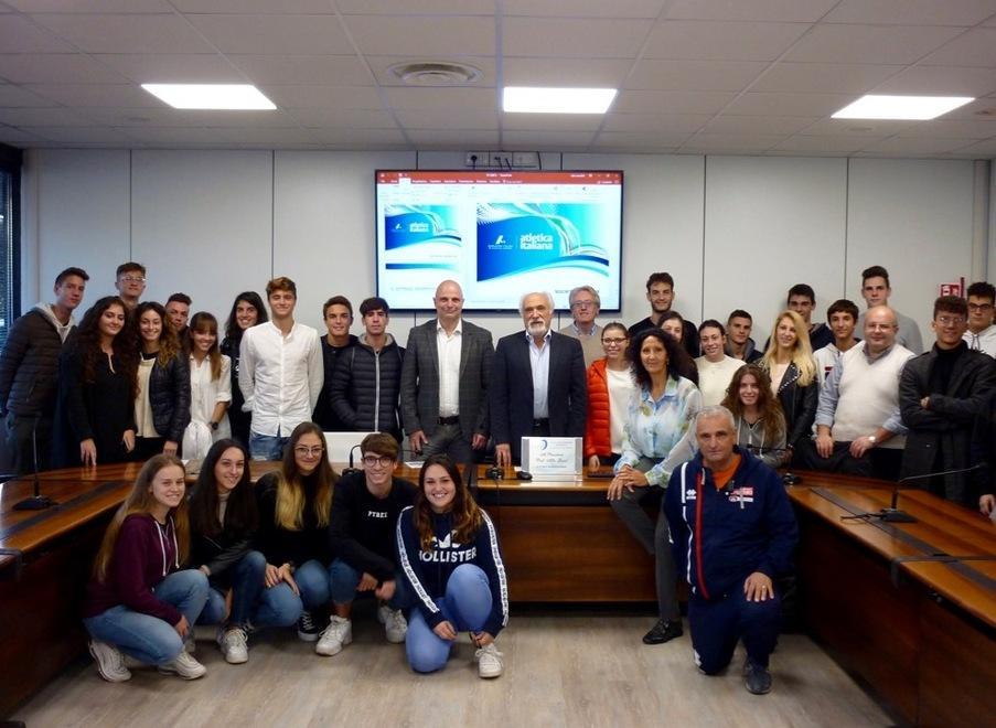 Ricevuti da Alfio Giomi studenti del Fossombroni in visita alla sede Fidal 