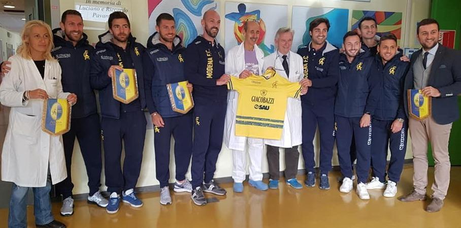 Ferrario, stop per febbre ma ci sarà. I gialli ieri coi bambini del Policlinico