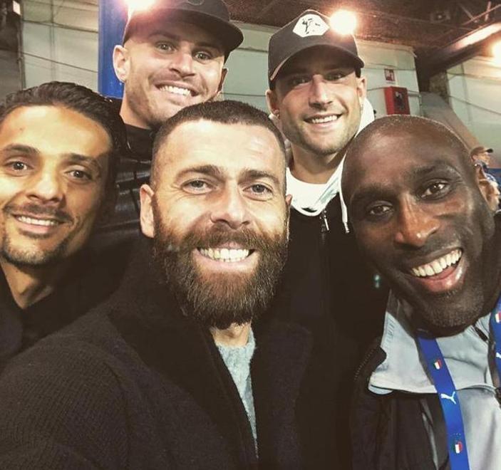 Gli spallini fanno un selfie con il grande Sol Campbell