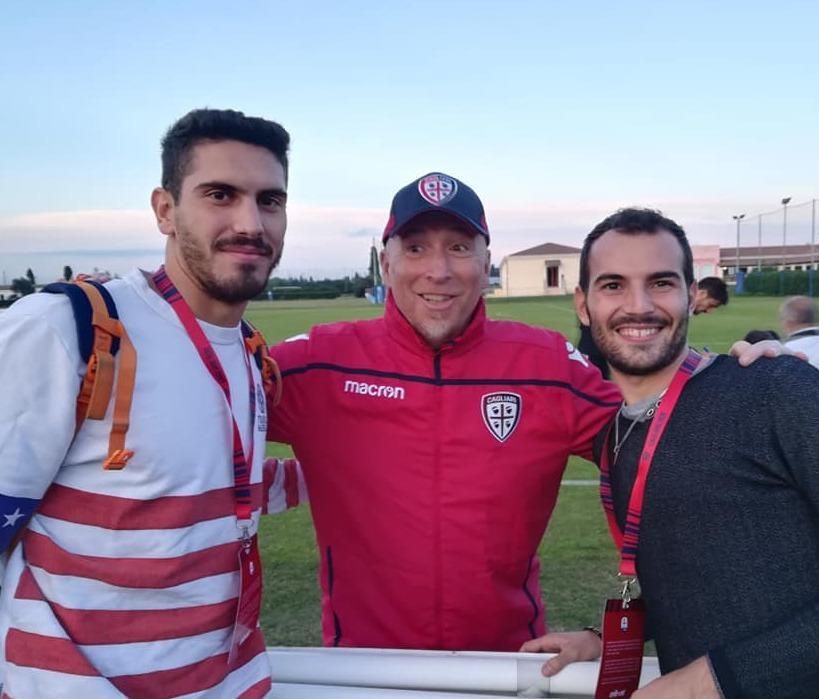 Il difensore sfortunato incontra i suoi beniamini del Cagliari