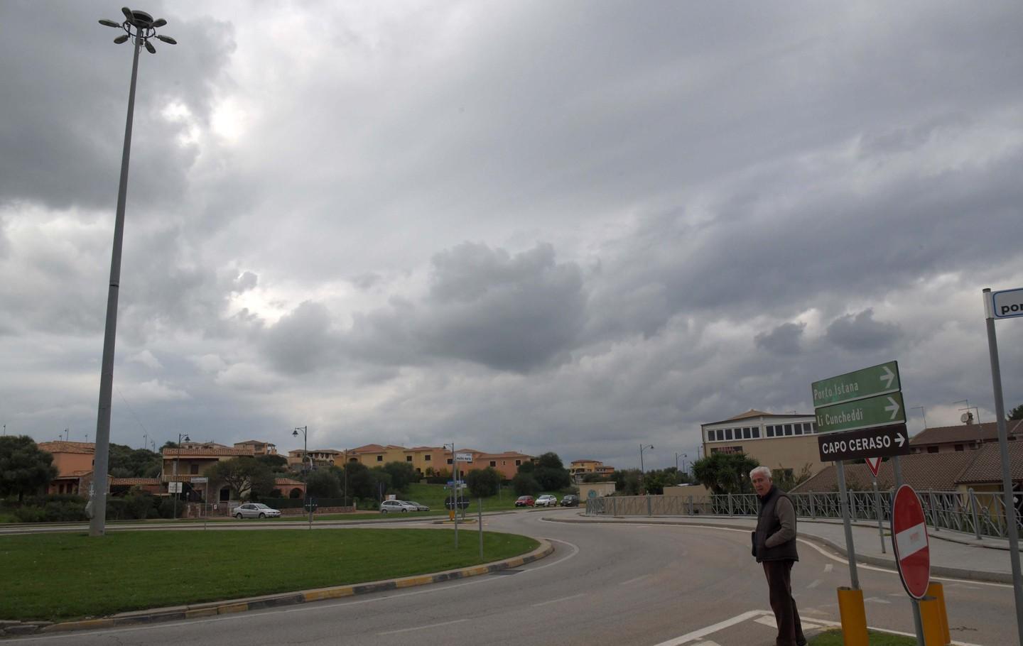 Murta Maria, mezza frazione al buio. La protesta del comitato