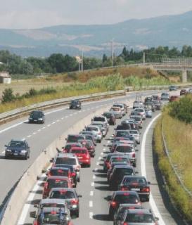 A sinistra e a destra due scorci della Variante Sotto Bargone commissario della Tirrenica