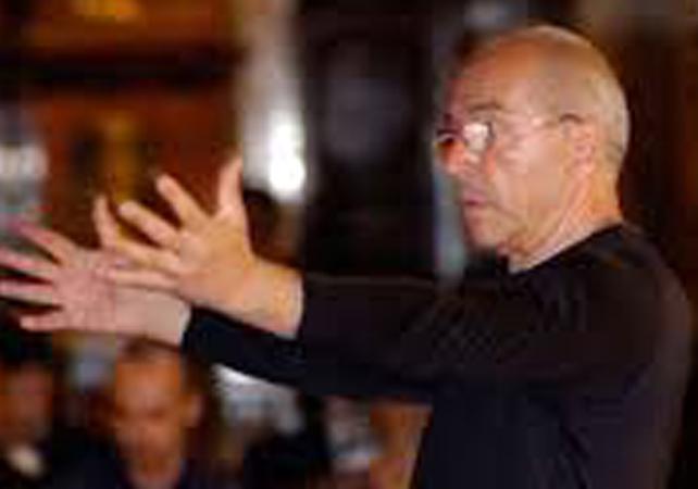 Il “maestro” è Benassai, pittore musicista, studioso di piramidi 