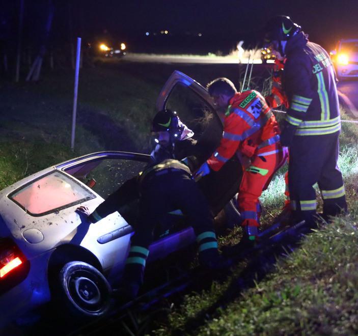 Perde il controllo dell’auto e va nel fosso 