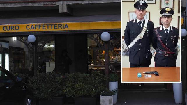 Spara al rivale del calcio balilla e lo travolge con la macchina