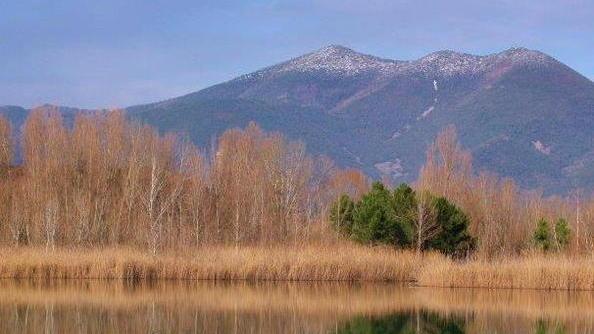 Cambia volto l’ex cava Donati: nuovo chalet, tavoli e panchine