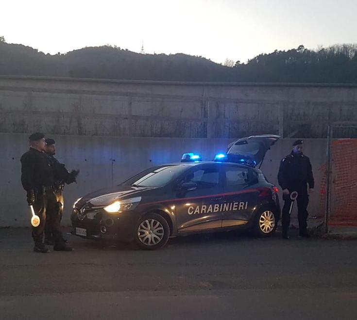 Picchia una ragazza, denunciato Guida ubriaco, patente sospesa 
