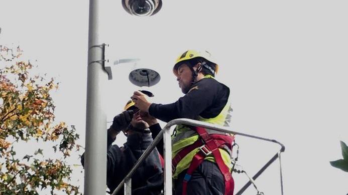 Incastrato dai filmati della videosorveglianza realizzata dal Comune
