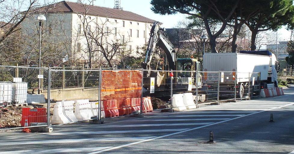 Demolito l’ex distributore 