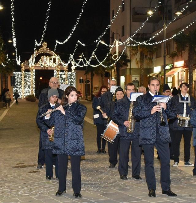 La luminaria si accende a suon di musica 