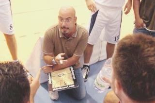 Coach Francesco Baroni durante un time out