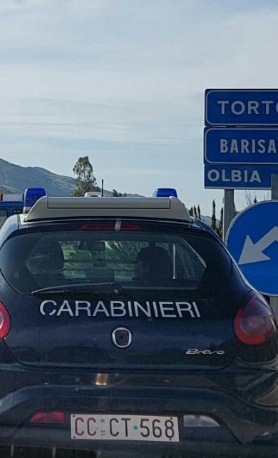 Trova carta di credito e la usa in un market: 40enne denunciata