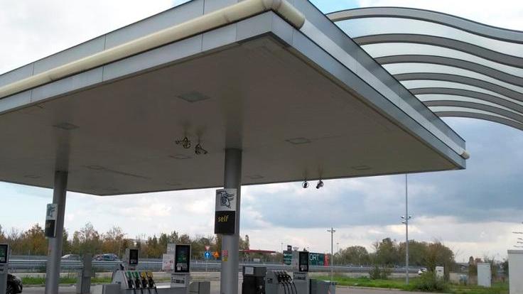 Spariti ventimila litri di gasolio dalla cisterna di un distributore