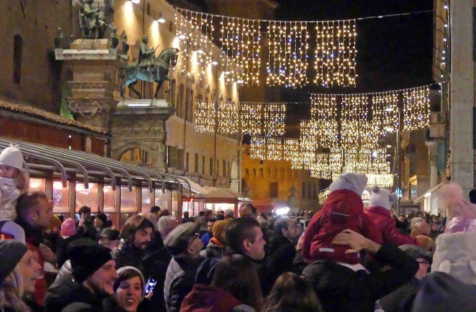 Luminarie accese, che festa