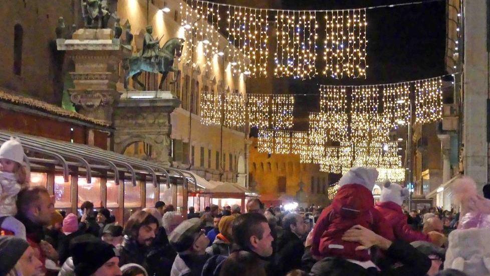 Luminarie accese, che festa