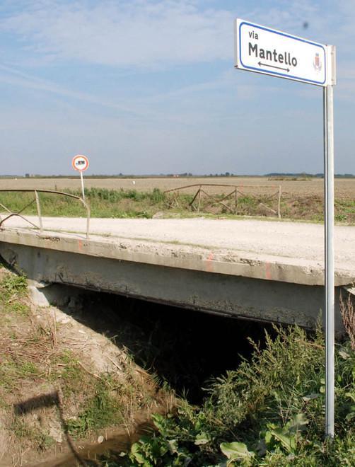 Cantieri in via Mantello Verranno rifatti i ponti sui canali 