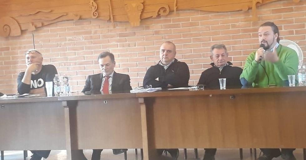 Fusione, folla per il No