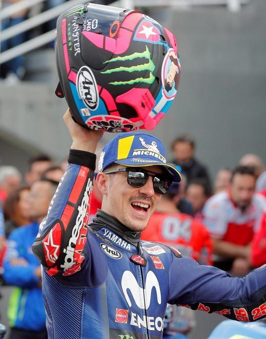 Viñales in pole a Valencia Rossi è 16º, Marquez 5º nonostante una caduta
