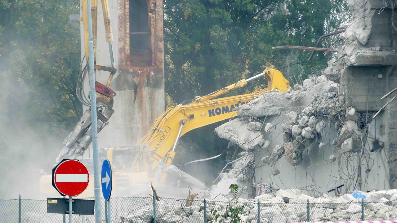 Microcariche per demolire l'ex inceneritore di via Conchetta