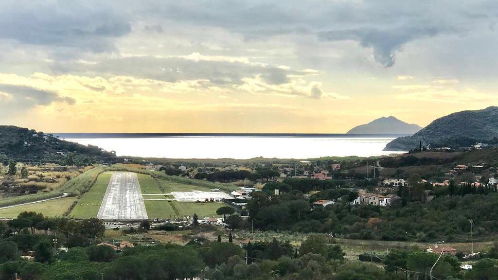 L'aeroporto di Marina di Campo