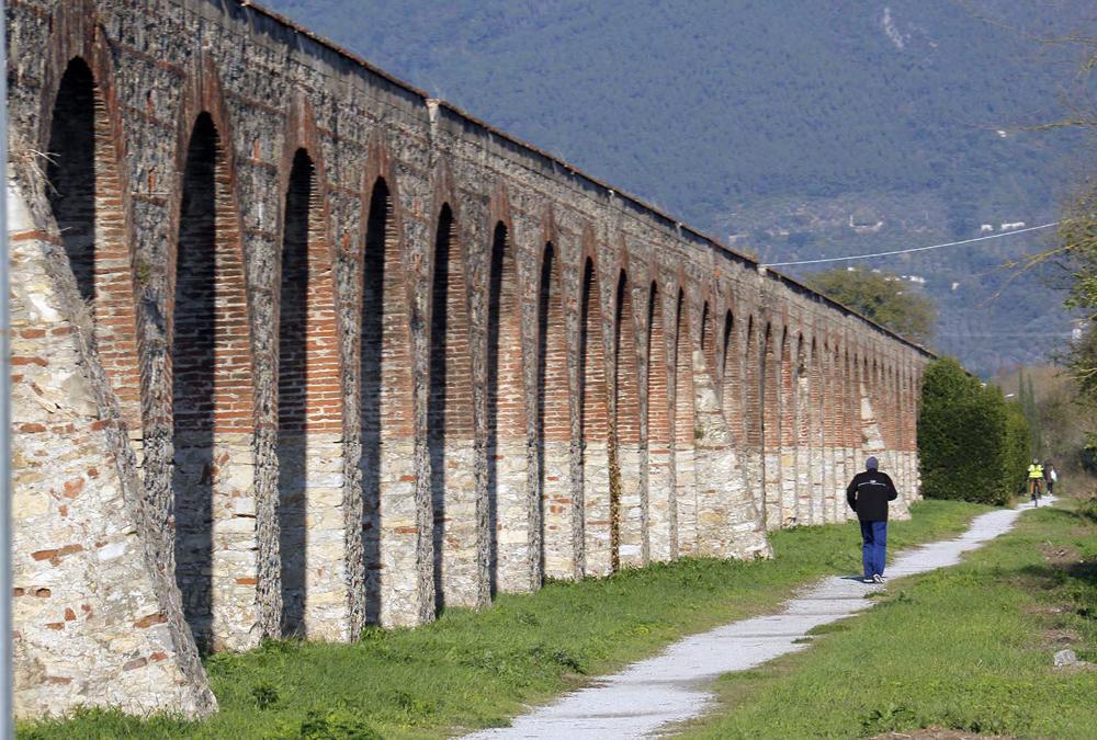 Un tratto dell’acquedotto mediceo di Pisa